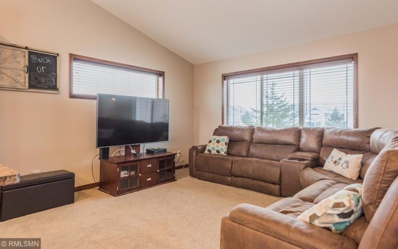 810 Winsome Way NE, Isanti, MN 55040