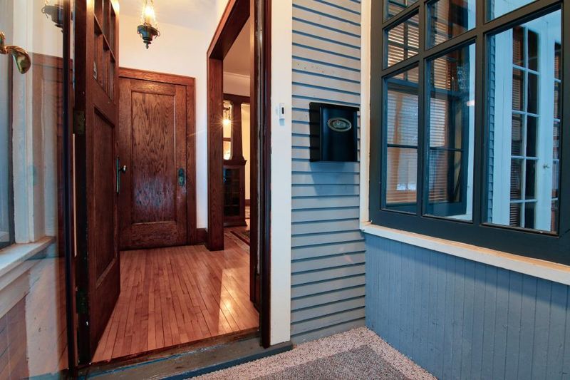 806 S 5th Ave, Virginia, MN 55792