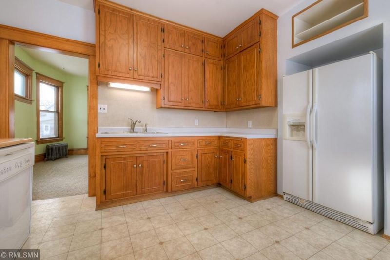 808 Howell St N, Saint Paul, MN 55104