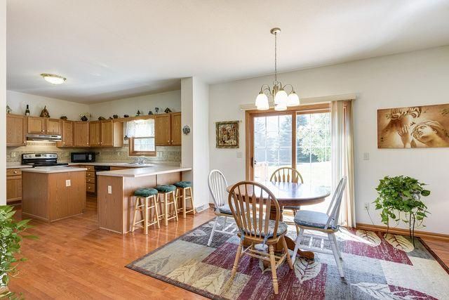 2642 Shadow Ln, Chaska, MN 55318