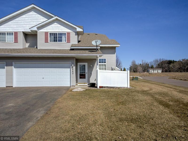 1842 Bridgewater Blvd S, Cambridge, MN 55008
