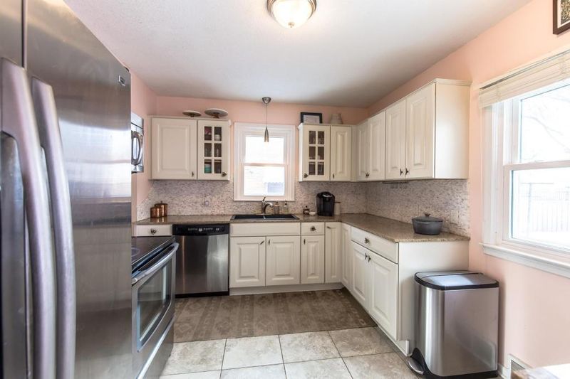 780 Sherwood Ave, Saint Paul, MN 55106