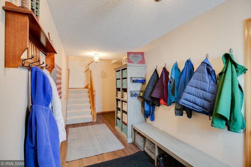 6722 Meadow Grass Ln S, Cottage Grove, MN 55016