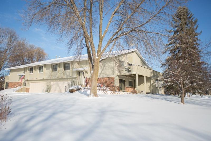 7202 Pontiac Cir, Chanhassen, MN 55317