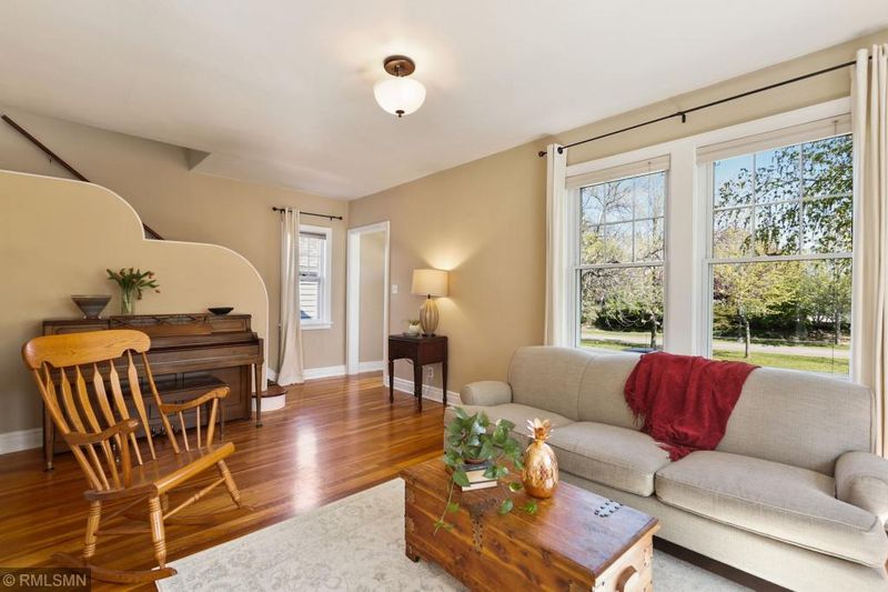 1118 Edgcumbe Rd, Saint Paul, MN 55105