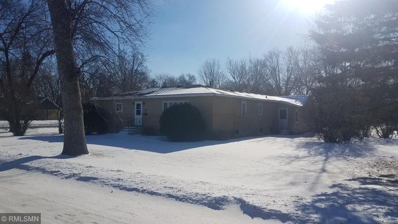 638 E 1st St, Litchfield, MN 55355