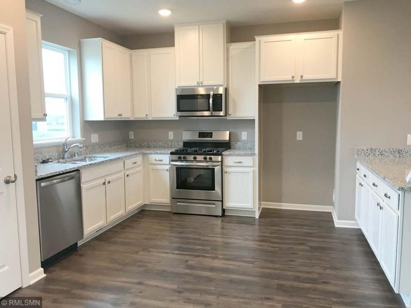 8769 Granite Ln, Woodbury, MN 55129