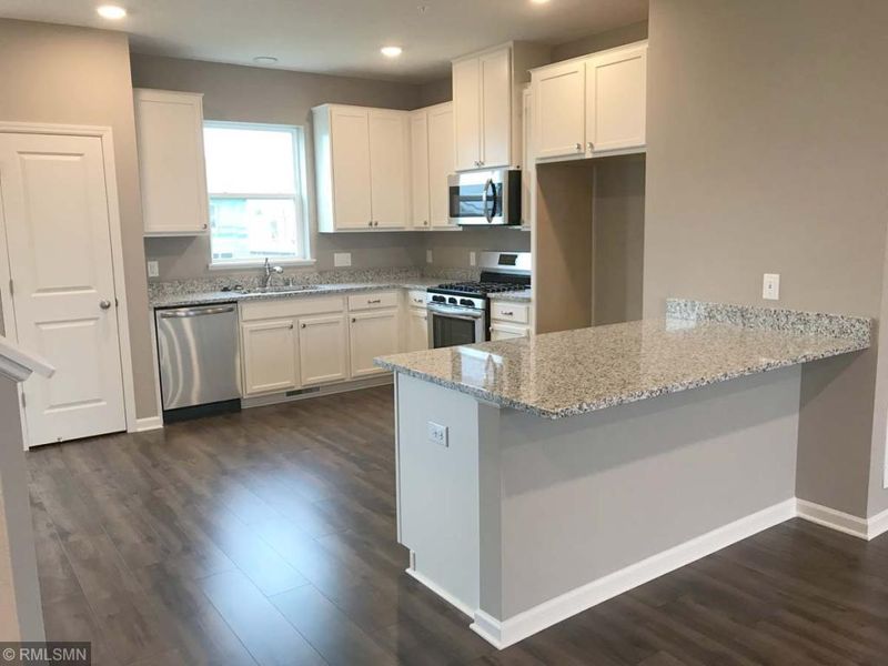 8769 Granite Ln, Woodbury, MN 55129