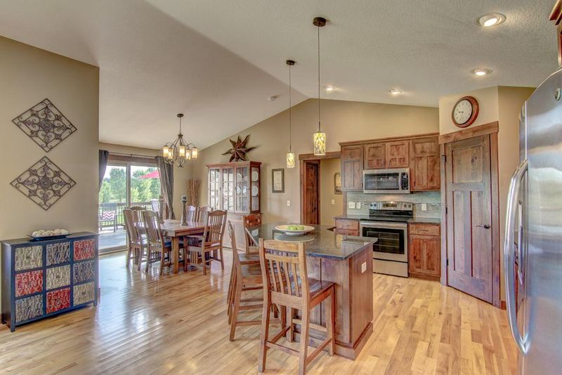 1830 Kimberly Cir, River Falls, WI 54022