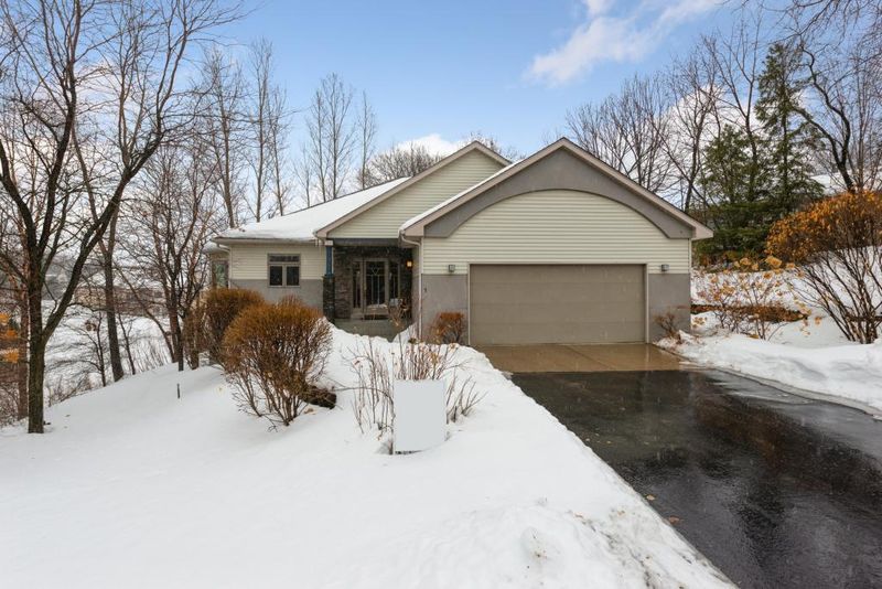 1 Summit Ridge Dr, North Oaks, MN 55127