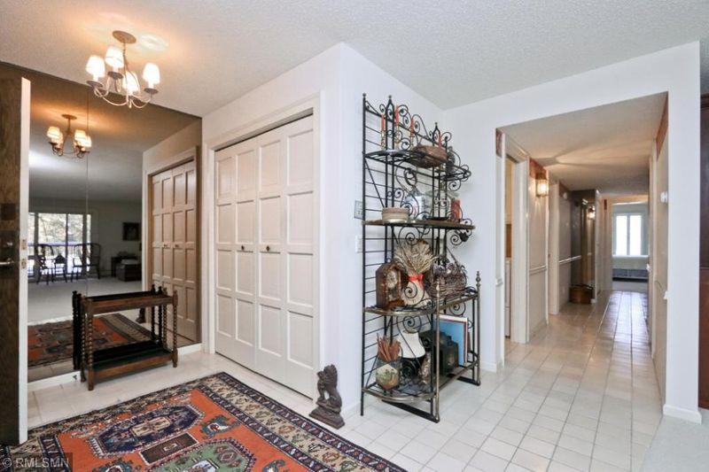 5501 Dewey Hill Rd #139, Edina, MN 55439