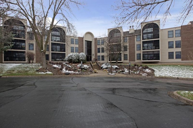 9500 Collegeview Rd #110, Bloomington, MN 55437