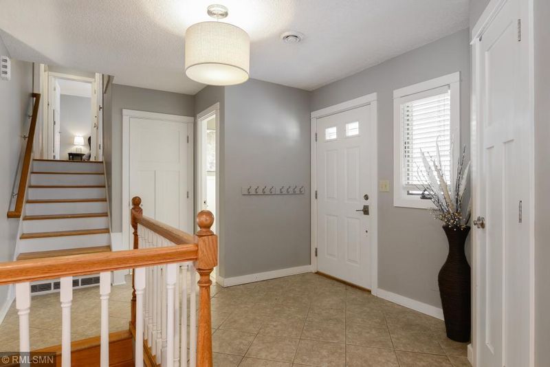 1640 James Rd, Mendota Heights, MN 55118