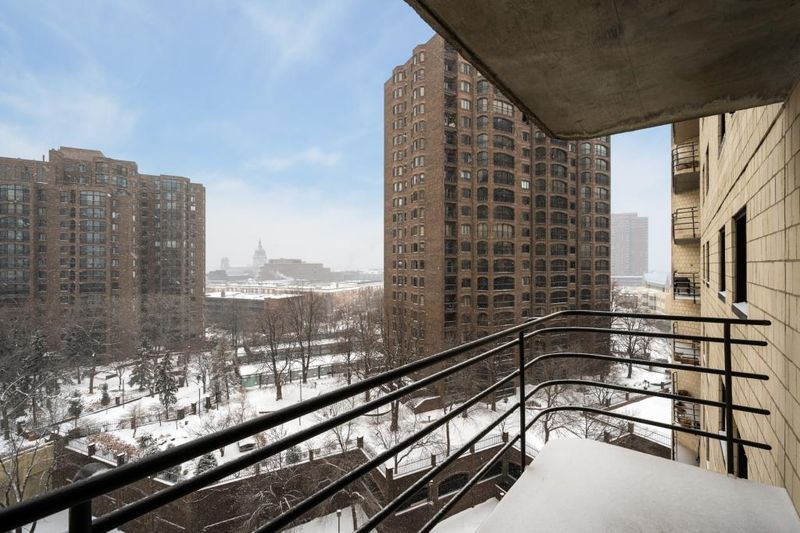 1225 Lasalle Ave #1104, Minneapolis, MN 55403