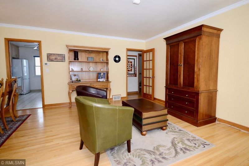 925 Nevada Ave W, Saint Paul, MN 55117