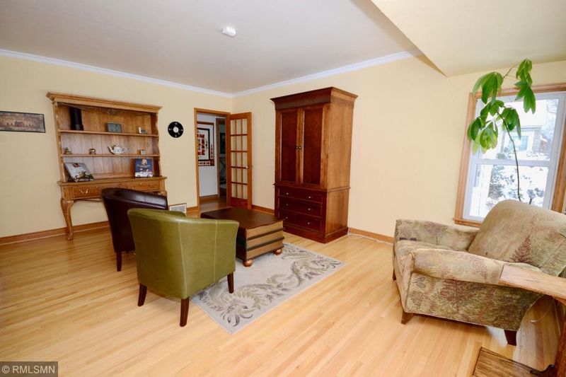 925 Nevada Ave W, Saint Paul, MN 55117