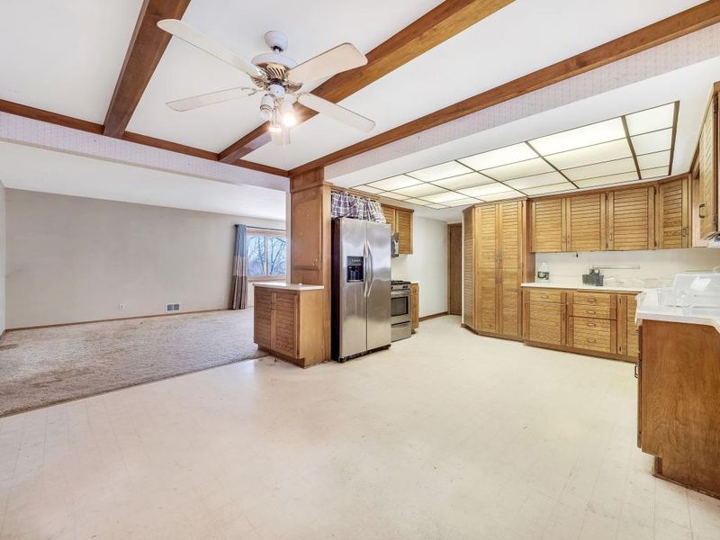1540 Circle Dr, Burnsville, MN 55337