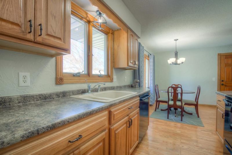 4798 141st St W, Apple Valley, MN 55124