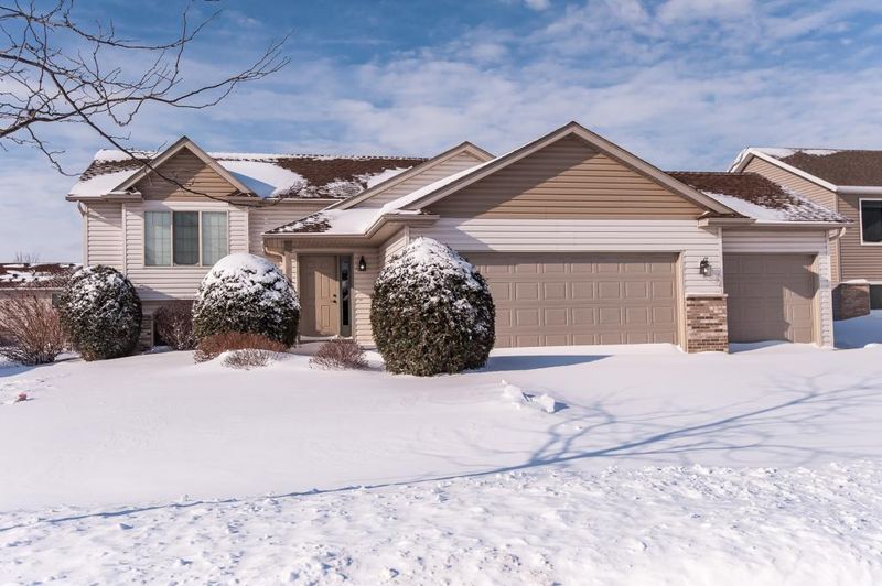 5423 Ridgeway Rd NW, Rochester, MN 55901