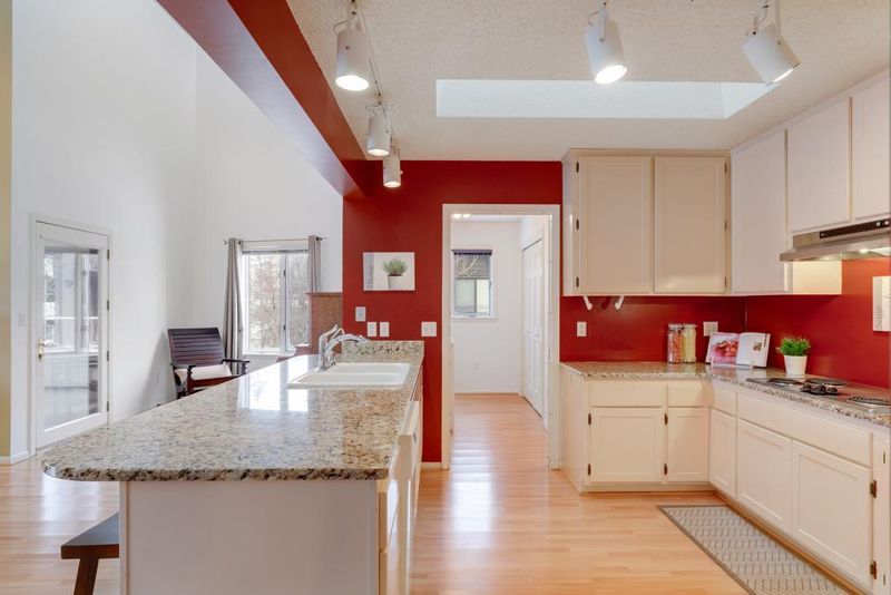 936 Pleasant View Ct, Northfield, MN 55057