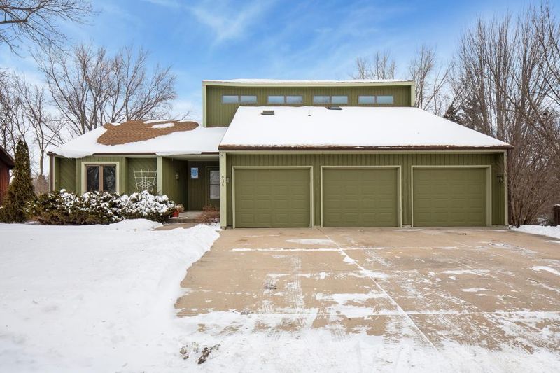 936 Pleasant View Ct, Northfield, MN 55057