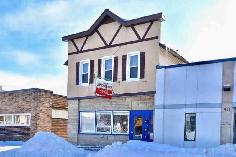 915 W 5th St, Winona, MN 55987