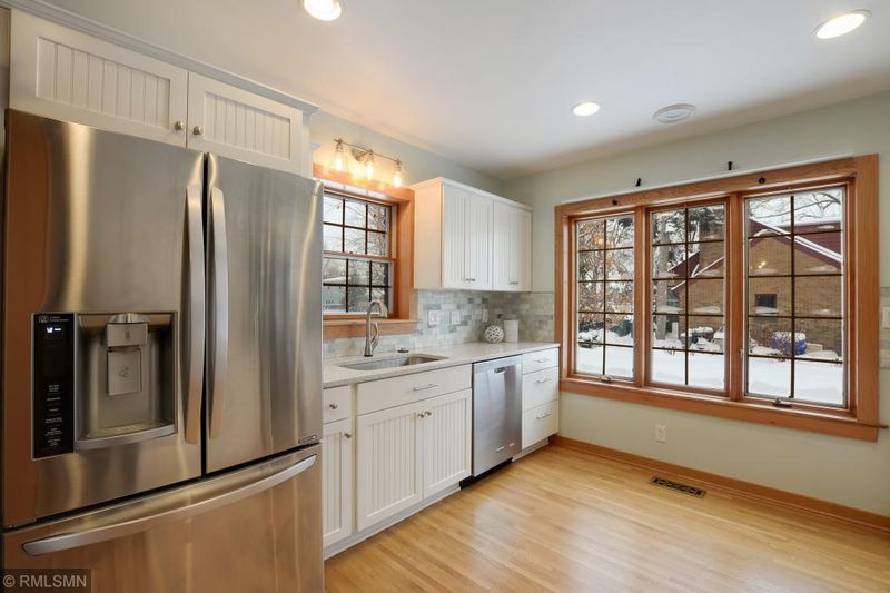 1725 Asbury St, Falcon Heights, MN 55113