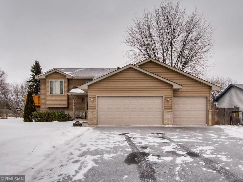 14291 Vale St NW, Andover, MN 55304