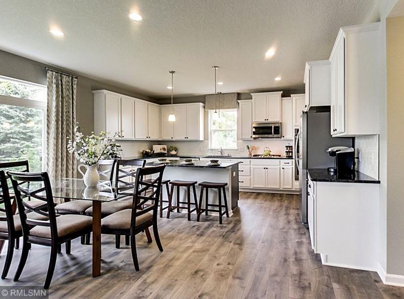 2637 Clover Field Cir, Chaska, MN 55318