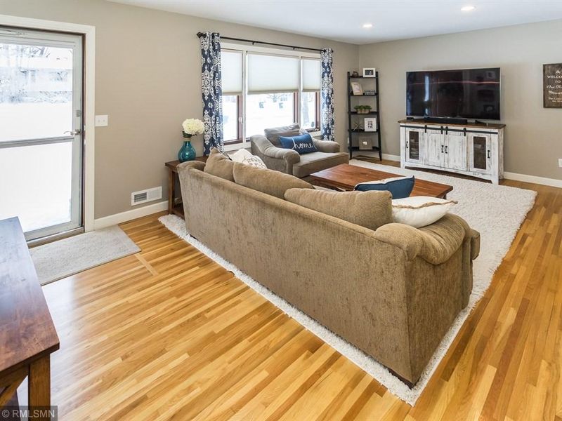 10401 Brunswick Cir, Bloomington, MN 55438