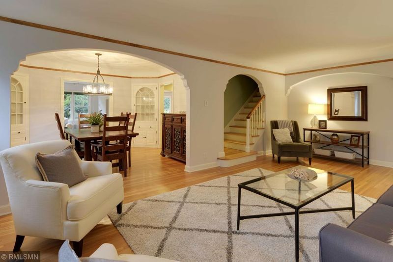 4384 Thielen Ave, Edina, MN 55436