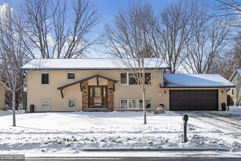 6517 E Fish Lake Rd, Maple Grove, MN 55369