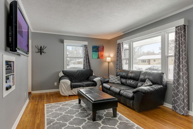 6116 Woodbine Ave, Woodbury, MN 55125