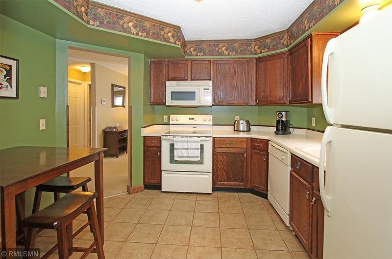 7313 Amber Ln, Eden Prairie, MN 55346