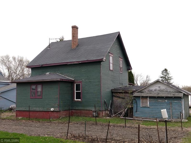105 E 5th St, Winthrop, MN 55396