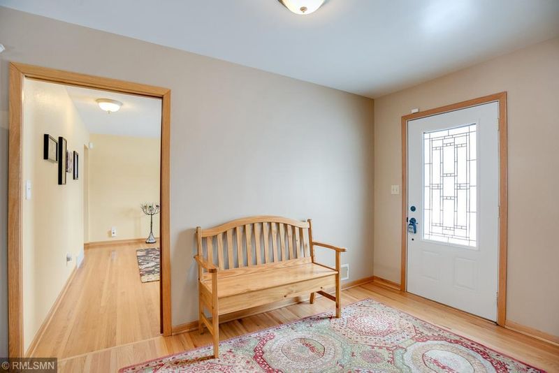 1057 Cobb Rd, Shoreview, MN 55126