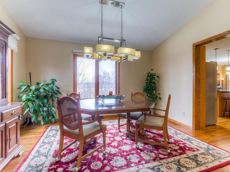 7624 Eileen St, Eden Prairie, MN 55346