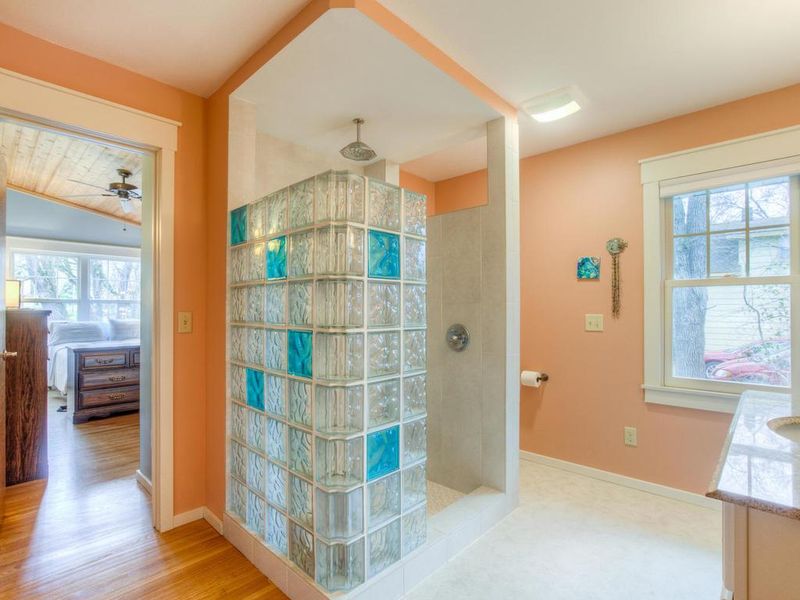 7666 Knollwood Dr, Mounds View, MN 55112