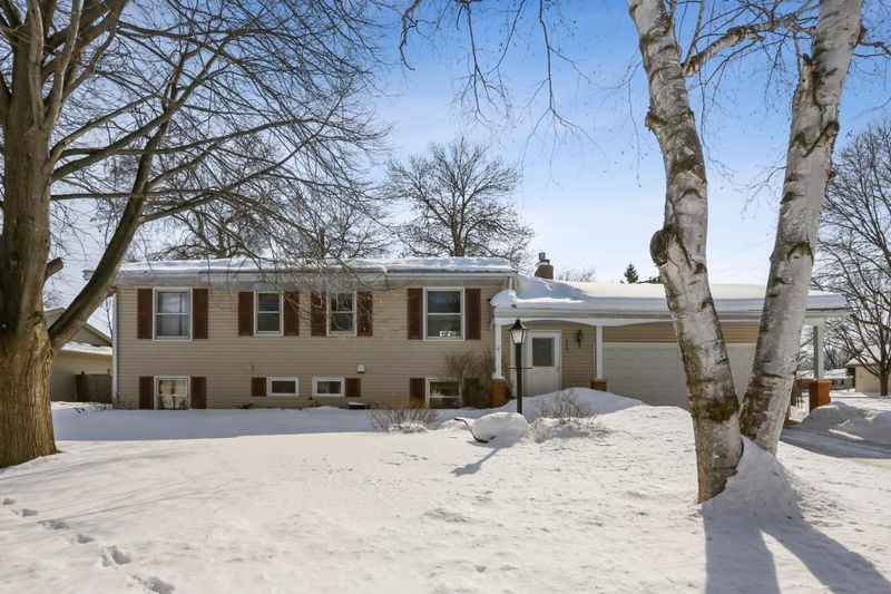 858 Jonathan Dr, Apple Valley, MN 55124