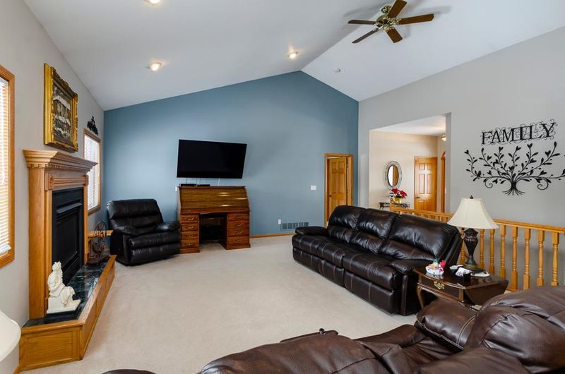 302 9th St NW, Dodge Center, MN 55927