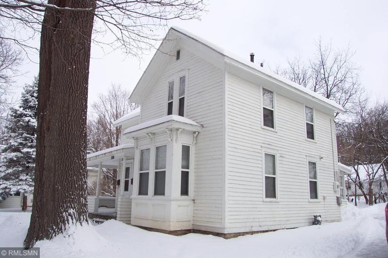 1012 10th St E, Menomonie, WI 54751