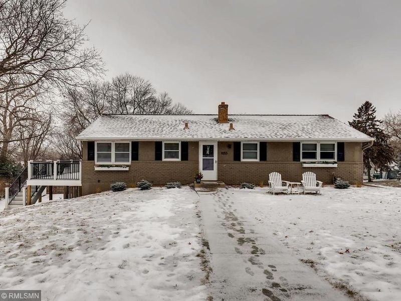 1055 View Ln, Mendota Heights, MN 55118