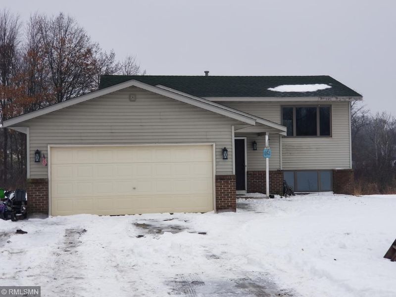 5034 Evergreen Trl, North Branch, MN 55056