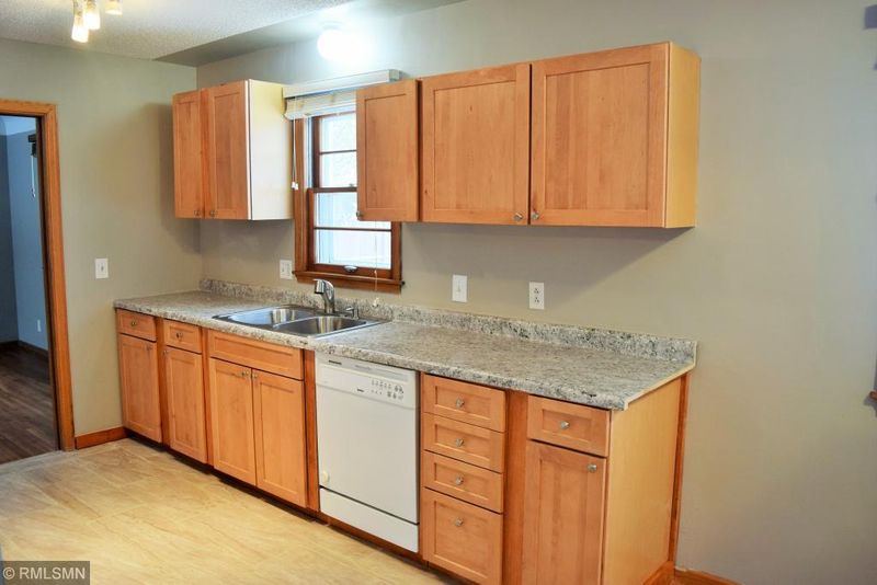 8024 32nd Ave N, Crystal, MN 55427