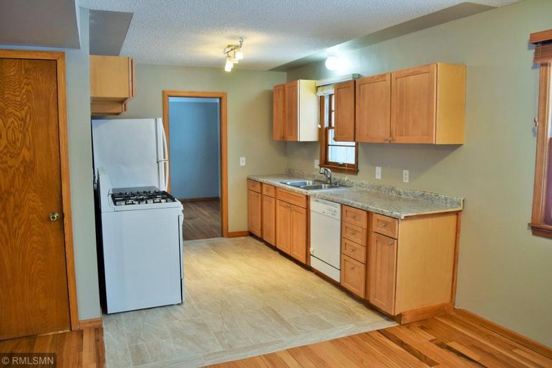 8024 32nd Ave N, Crystal, MN 55427