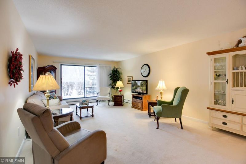 5140 W 102nd St #109, Bloomington, MN 55437