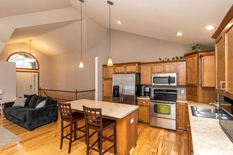 508 Maplebrook Dr NE, Stewartville, MN 55976