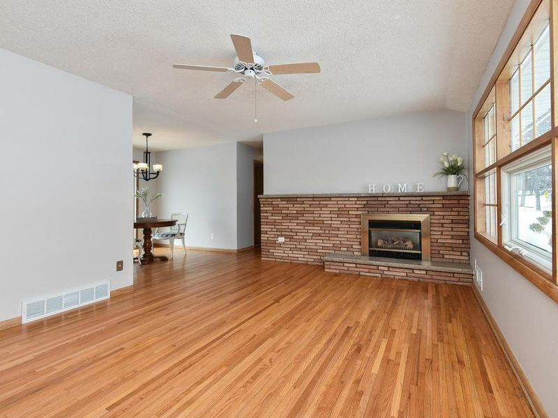 8425 Meadow Lake Rd E, New Hope, MN 55428