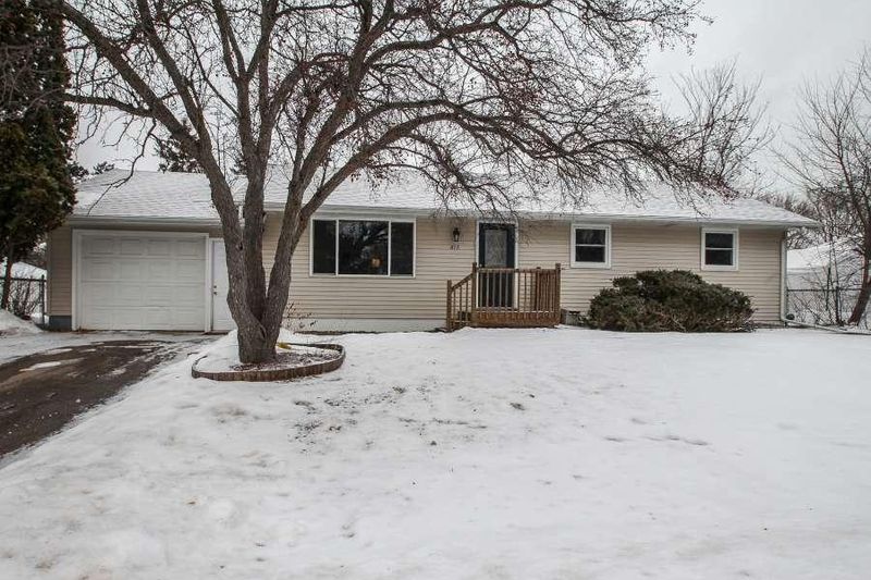 813 40th Ln, Anoka, MN 55303