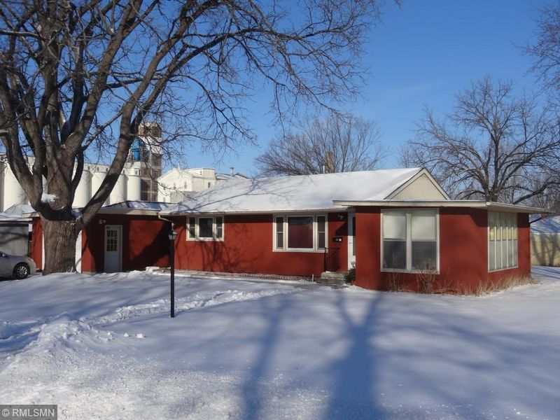 207 2nd St SW, New Prague, MN 56071